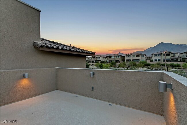 Building Photo - 41 Lomita Heights Dr