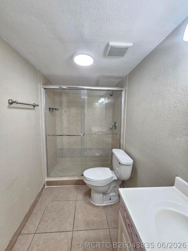 Building Photo - 4324 NW 9th Ave