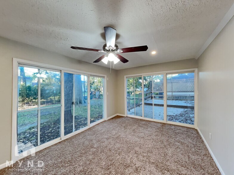 Building Photo - 1853 Tamarack Ct N