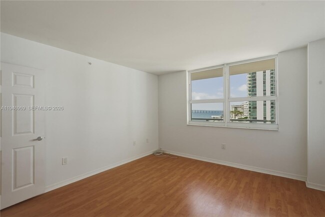 Building Photo - 1155 Brickell Bay Dr