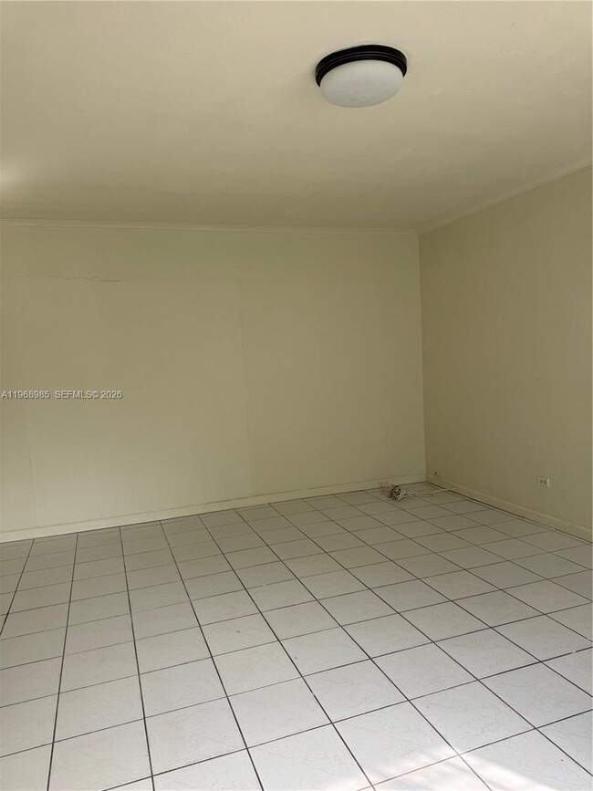 Building Photo - 480 NE 127th St