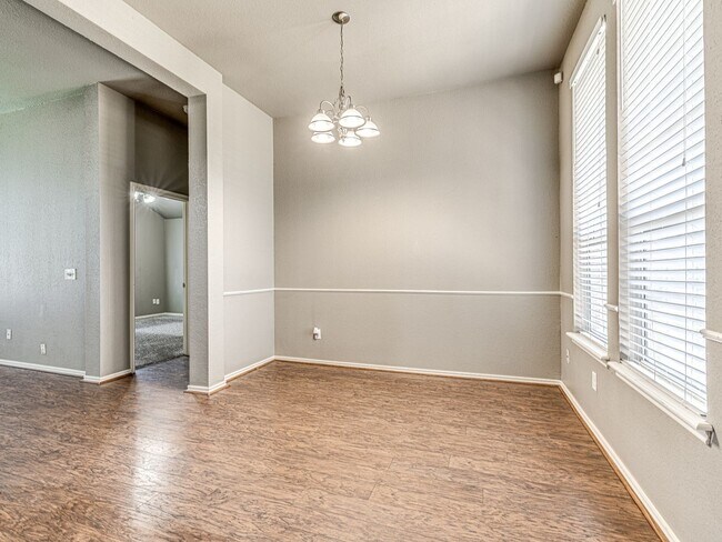 Building Photo - Updated home in Edmond + 3 bed + 2 bath + Edmond Schools