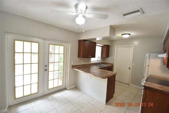 Building Photo - 8320 Oleander Ln