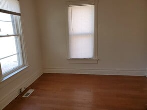Building Photo - 324 Beldon Pl