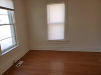 Building Photo - 324 Beldon Pl