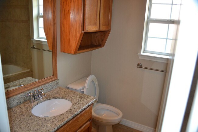 Building Photo - PRICE Improvement!! Beautiful 4 bed 2 bath home ready now!!