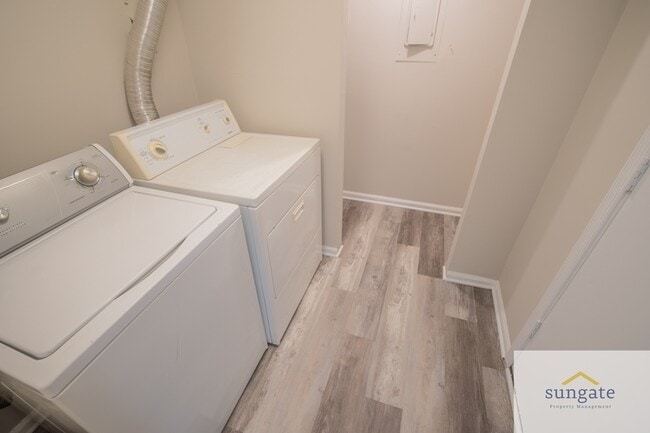 Building Photo - 6449 Union Ct