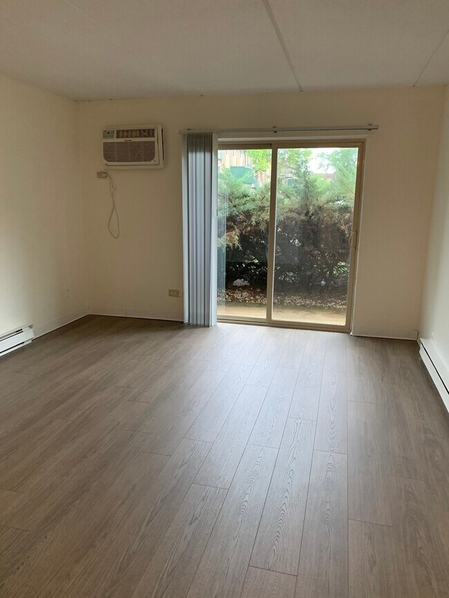 Building Photo - 230 Springhill Dr