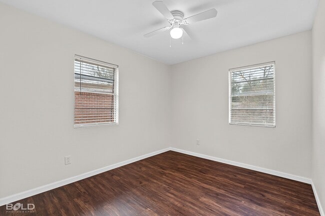 Building Photo - 308 Oregon Ave