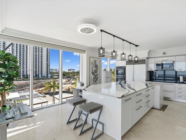 Building Photo - 18911 Collins Ave