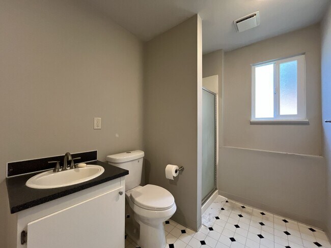 Building Photo - Spacious Milwaukie Home with Bonus Room, Large Fenced Yard and Shed/Workshop