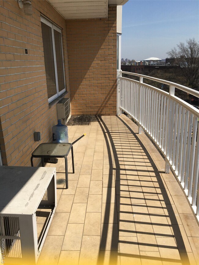 Building Photo - 93-05 37th Ave