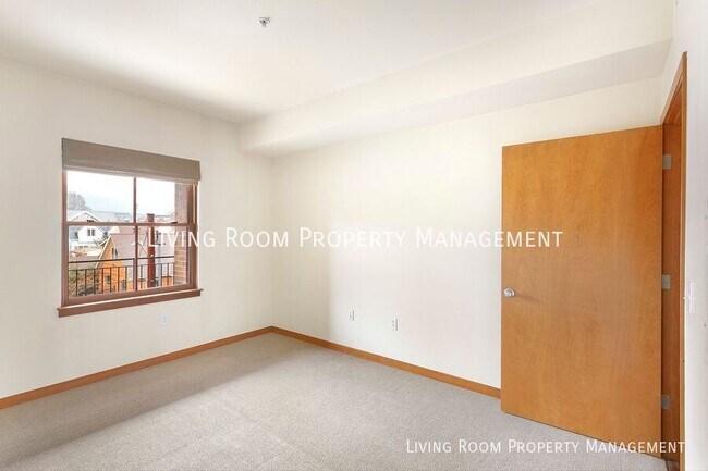 Building Photo - 2335 NW Raleigh St