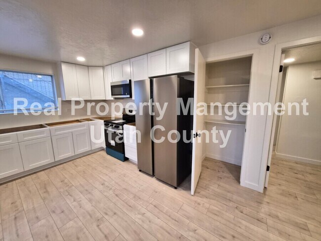 Building Photo - 1146 W 100 N