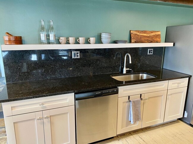 Building Photo - Modern 2BD Loft with Vintage Charm – Prime Historic Downtown Location!