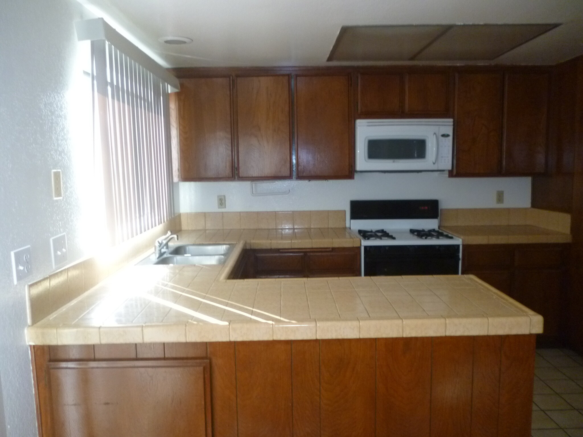 Building Photo - 2286 Pacific Ave