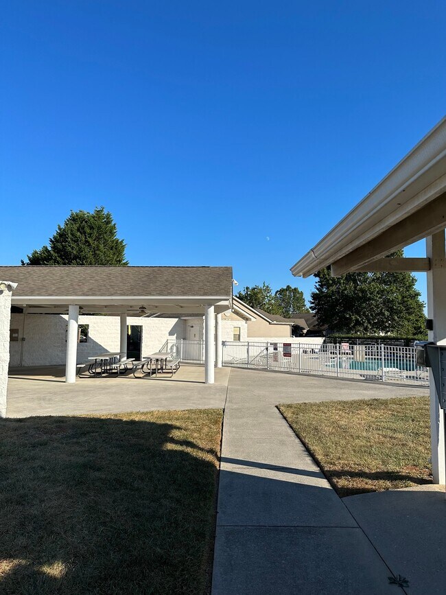 Building Photo - 8625 Flagstone Way