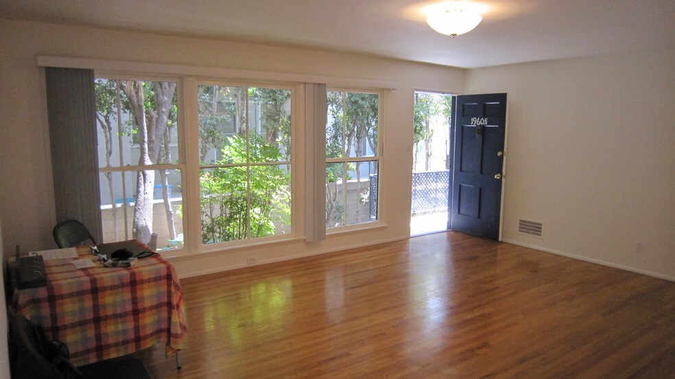 Building Photo - 1956-1960 S Beverly Glen Blvd