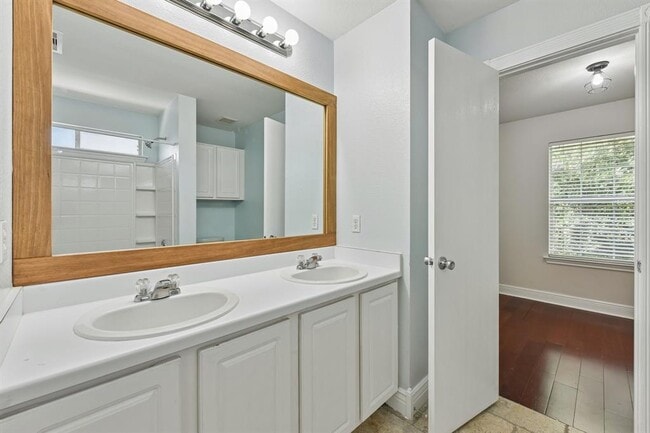 Building Photo - 12712 Ring Dr
