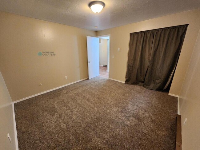 Building Photo - 2014 W Broadway Ave