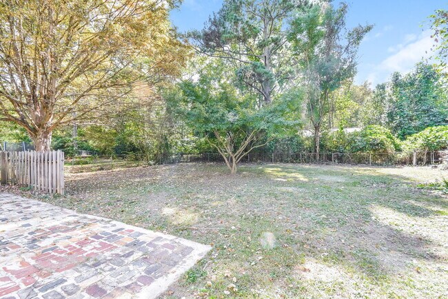 Building Photo - 1217 5 Mile Rd