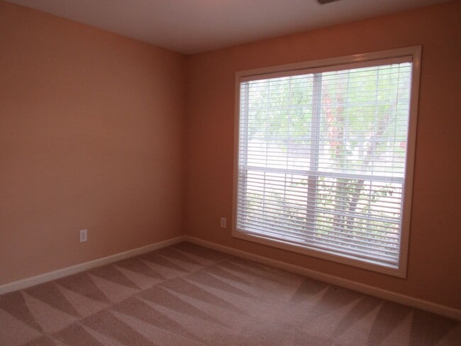 Building Photo - 1011 Wyndham Ln