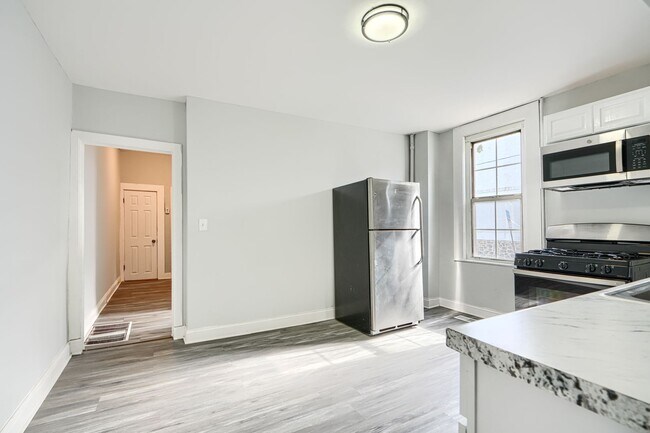 Building Photo - 400 N Hilton St