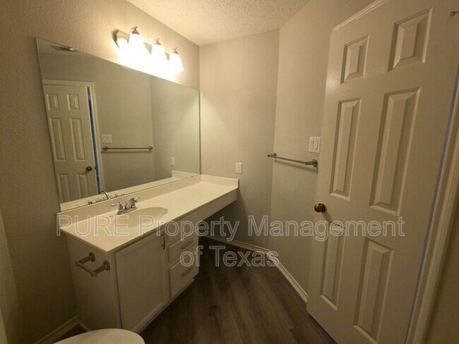 Building Photo - 1406 Bullhill Cove