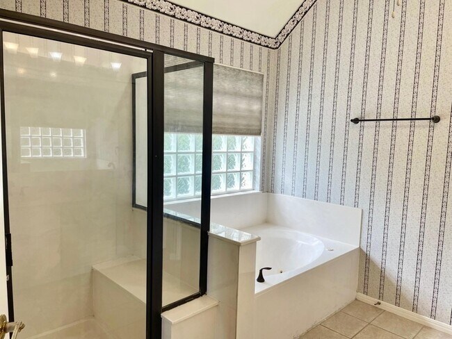 Building Photo - 8028 Bottlebrush Dr