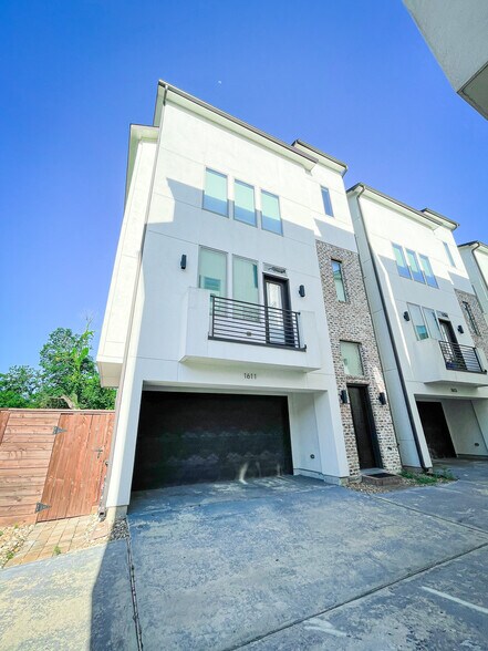 Building Photo - 1611 Crockett St