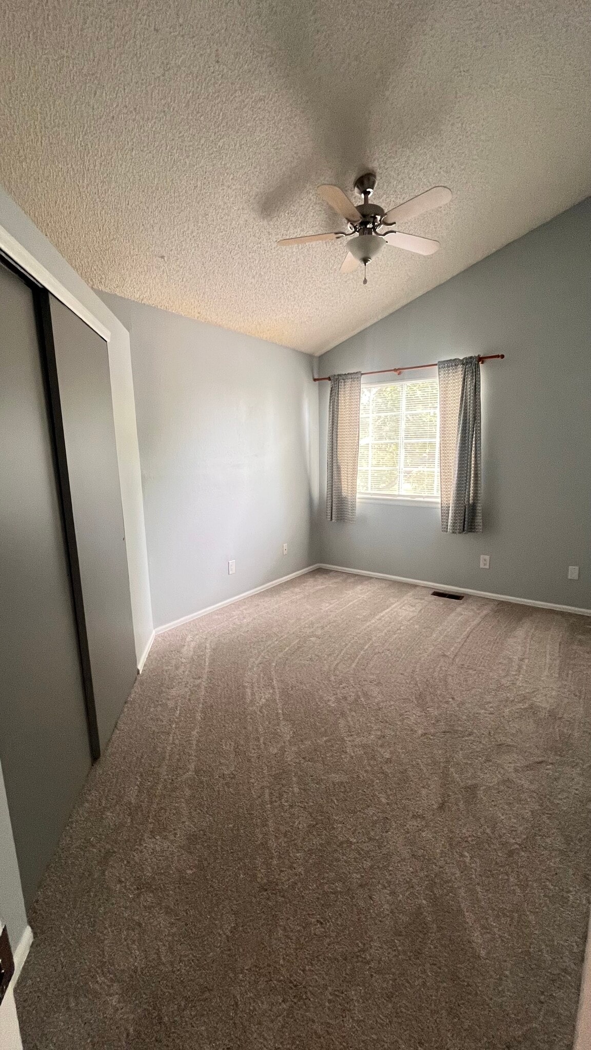 Bedroom 2 - 5870 S Rock Creek Dr