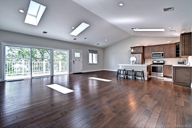Building Photo - 44 Fox Hill Dr