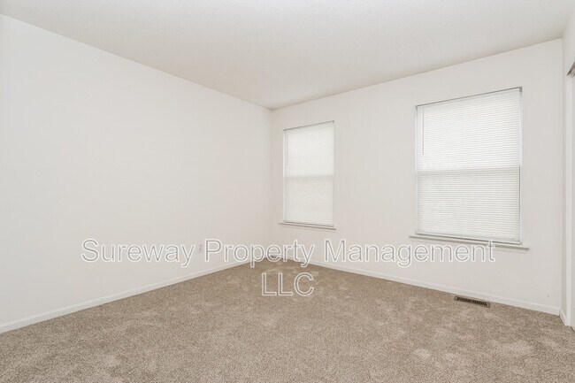 Building Photo - 35 Treat Ln