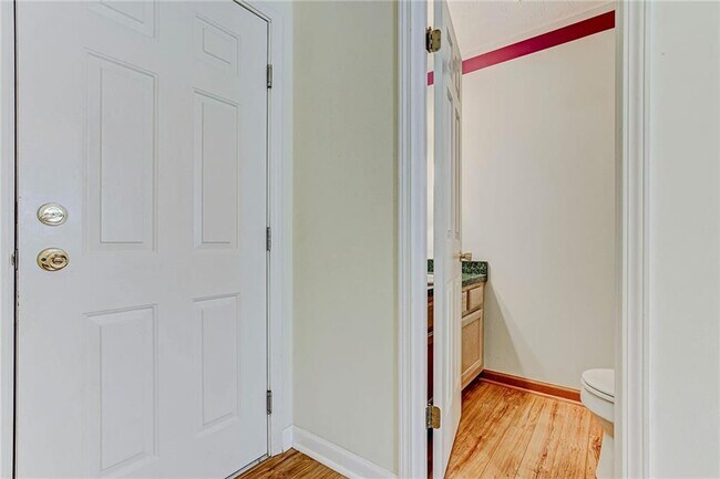 Building Photo - 1285 Courtney Dr