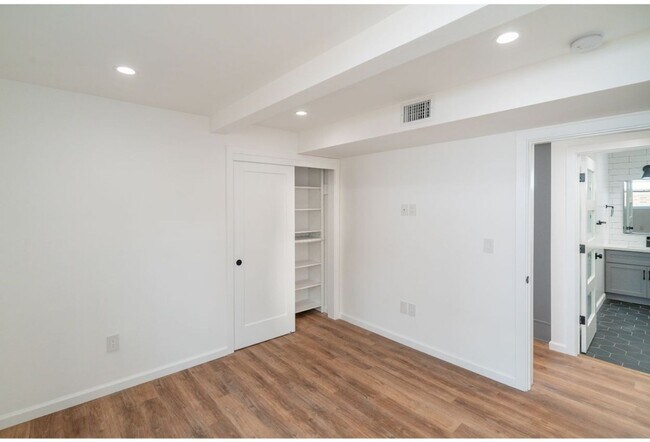 Building Photo - 3412 Bellevue Ave