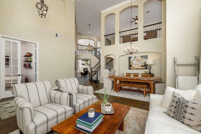 Building Photo - 5055 Navajo Dr