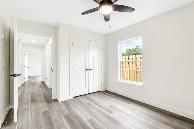 Building Photo - 503 W Sallier St