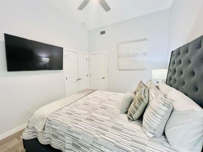 Building Photo - 27 Fir Ave