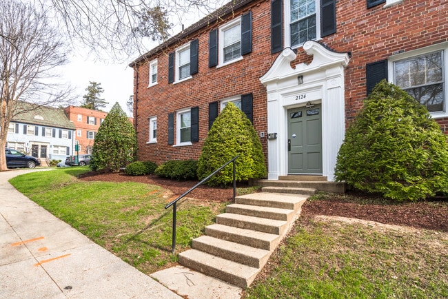 Building Photo - 2124 Suitland Terrace SE