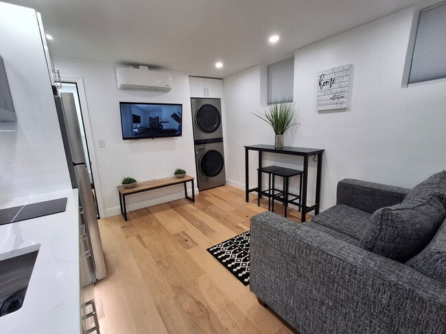 Building Photo - 17 Mt Pleasant Ave