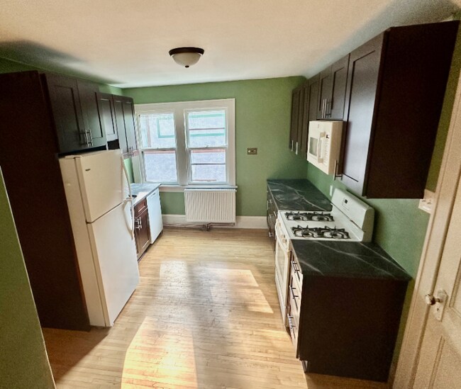 Building Photo - 931 Ashland Ave