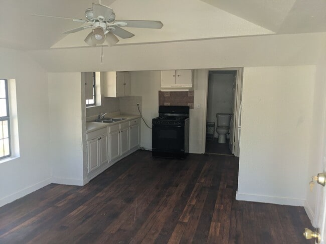 Building Photo - 1 Bed 1 Bath House