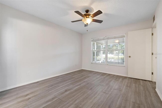 Building Photo - 11118 3rd Ave E