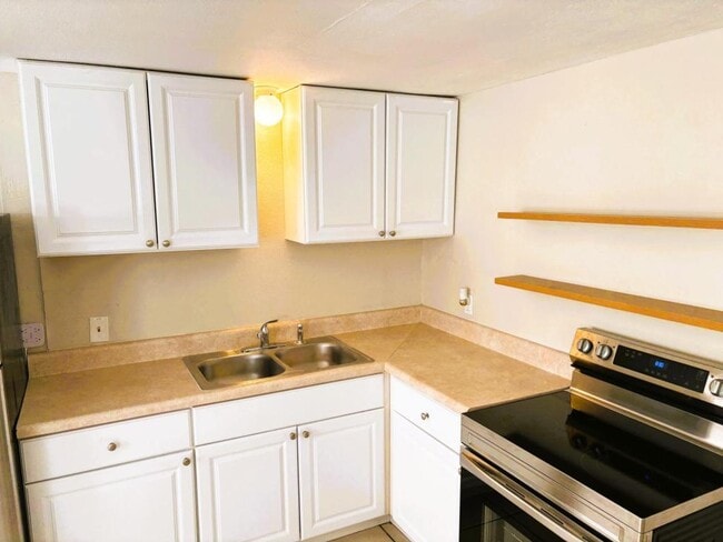 Building Photo - 10367 109th Ave