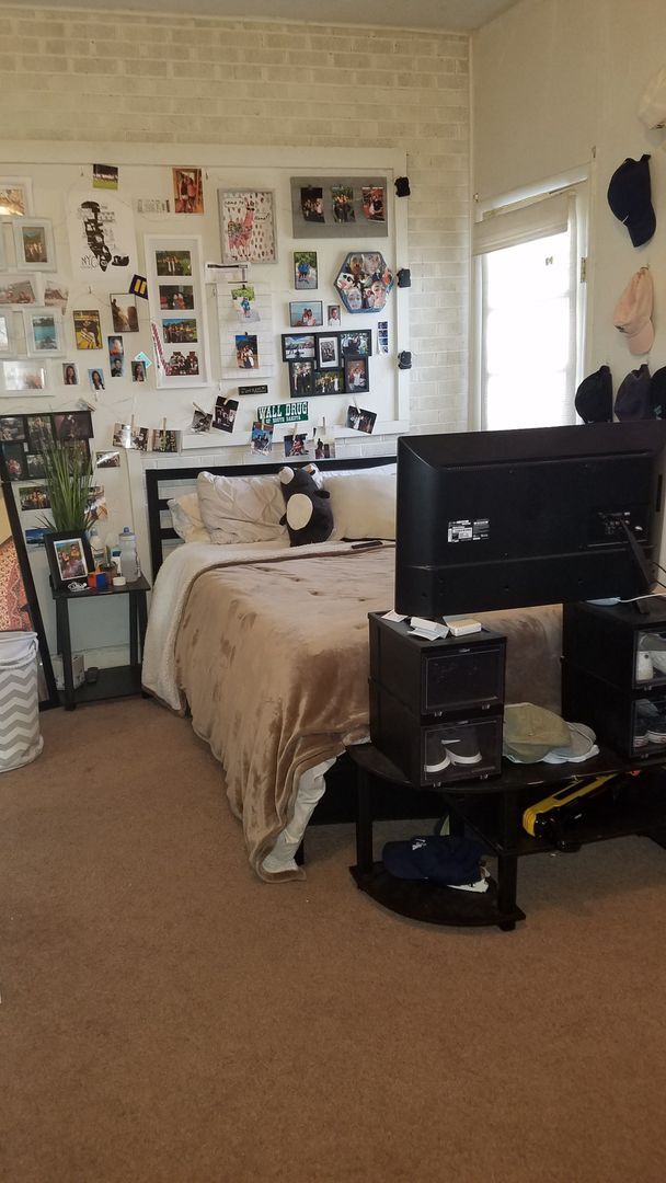 Building Photo - Aug. 2026 Pre-Lease Spacious 5-Bedroom Hom...