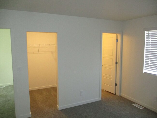 Building Photo - ***Brand new Townhome in Johnstown***