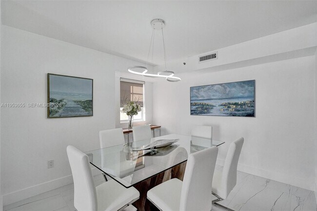 Building Photo - 19601 E Country Club Dr