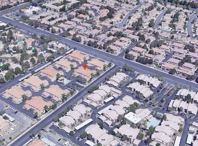 Building Photo - Beautiful Condo in Gated Community with Pool & Spa!