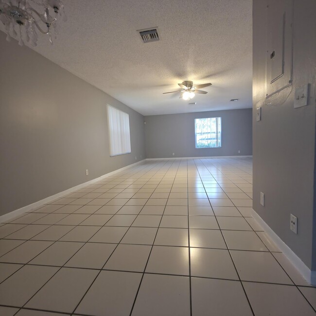 Building Photo - 11441 NW 41st St