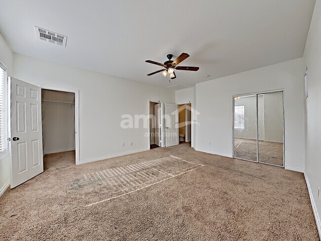 Building Photo - 4740 Sweeping Glen St